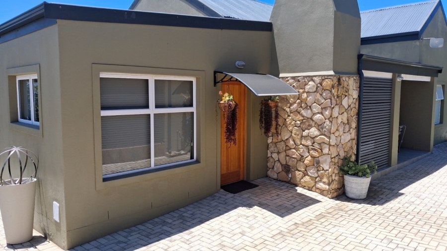 6 Bedroom Property for Sale in Stilbaai Wes Western Cape